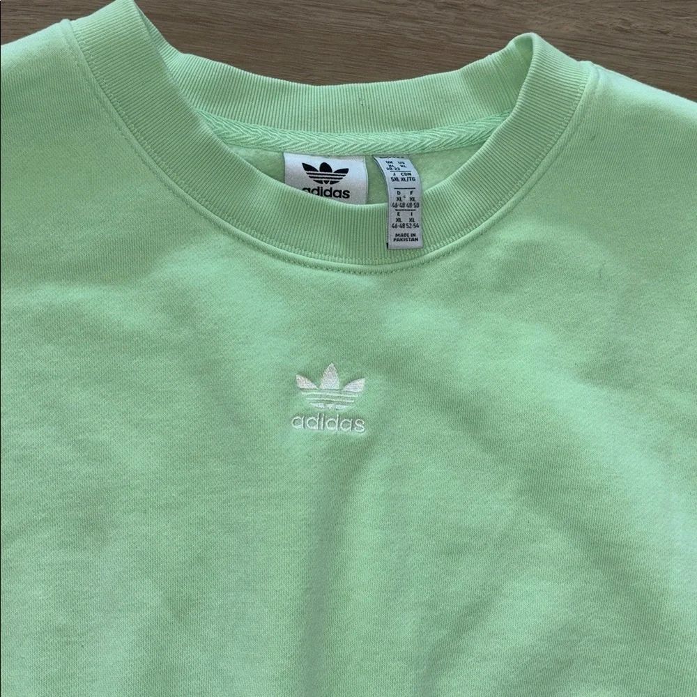 Adidas Women’s  Adicolor Essentials Crew Sweatshirt In Semi Green Spark Size XL - Picture 4 of 6